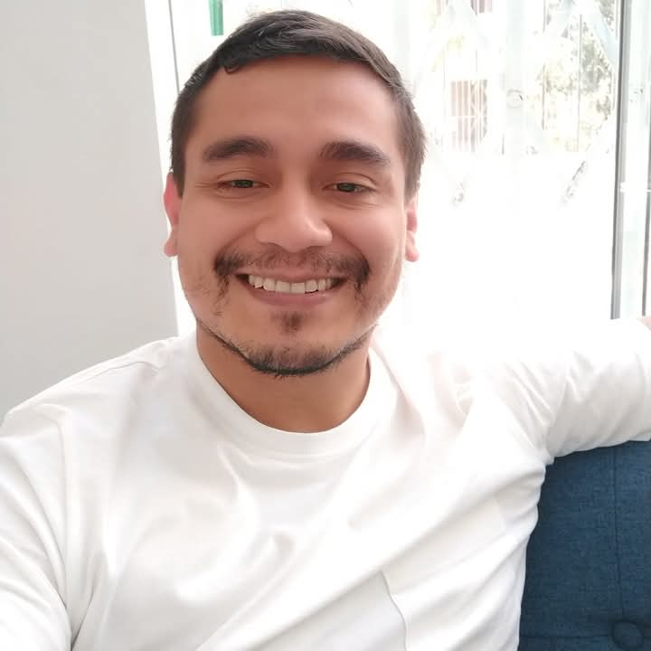 César Cerna, 37  años